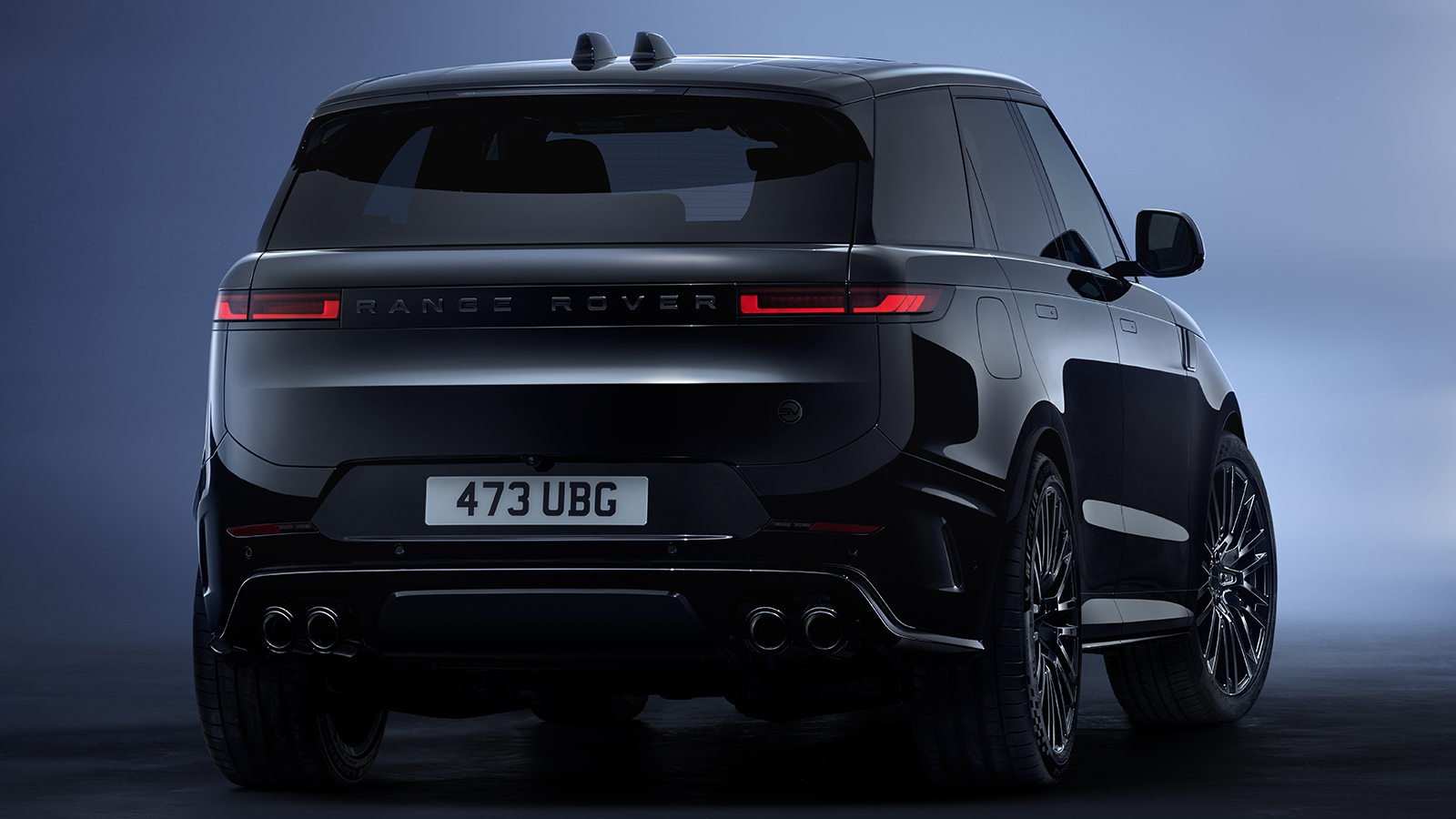 Ντεμπούτο για το κατάμαυρο Range Rover Sport SV Black